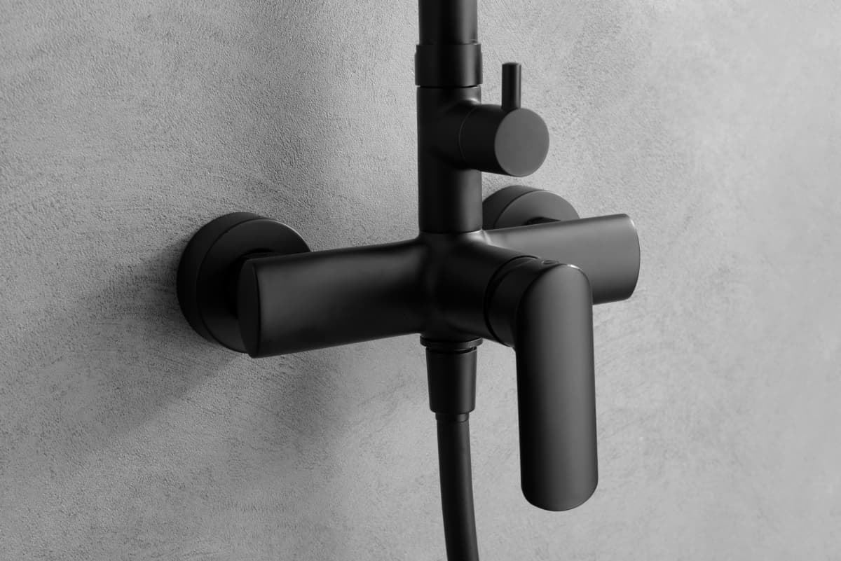 Barra de ducha monomando serie URAL acabado negro mate - Imagen 2