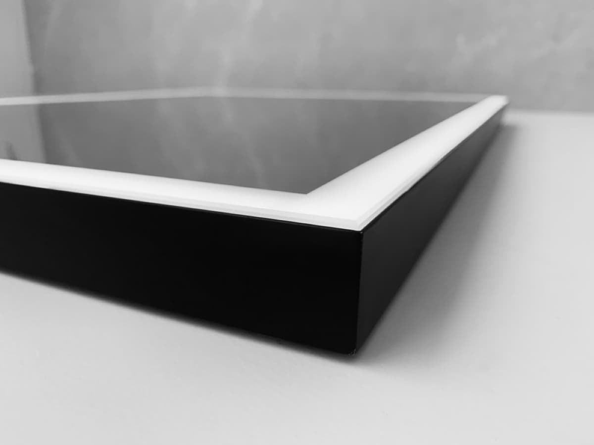 Espejo cuadrado LED luz frontal a través del arenado modelo SUIZA 60 X 80 cm - Imagen 4