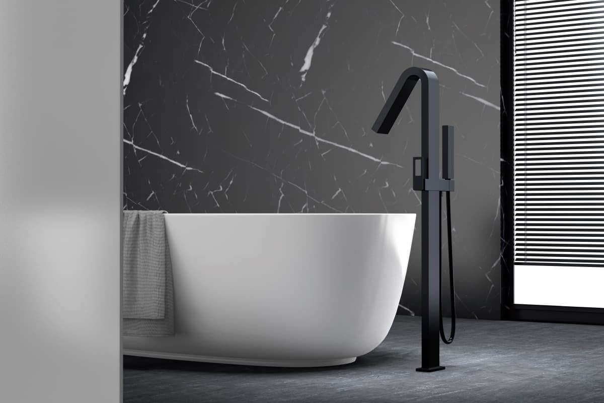 Grifería de bañera exenta monomando acabado negro mate - Imagen 1