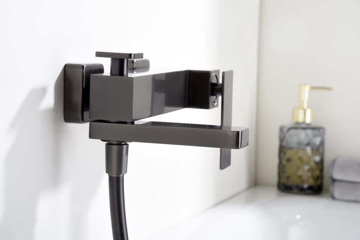 Griferia para baño / ducha monomando serie PISA acabado negro gun metal - Imagen 2