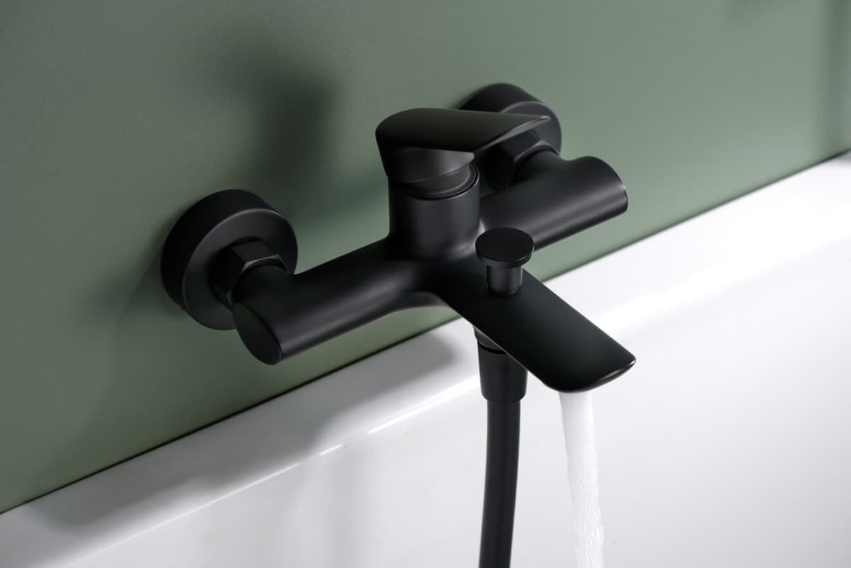 Griferia para baño / ducha monomando serie URAL acabado negro mate - Imagen 2