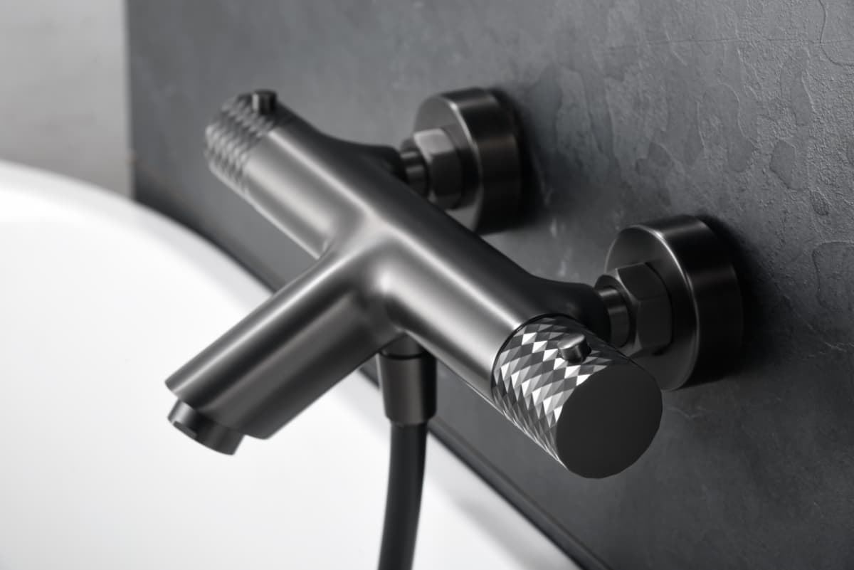 Griferia para baño / ducha Termostática serie GENOVA acabado black gun metal - Imagen 2