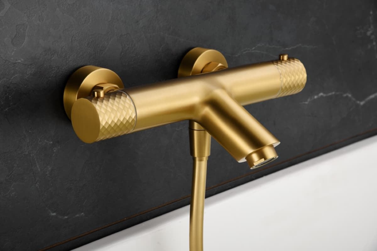 Griferia para baño / ducha Termostática serie GENOVA acabado oro cepillado - Imagen 2