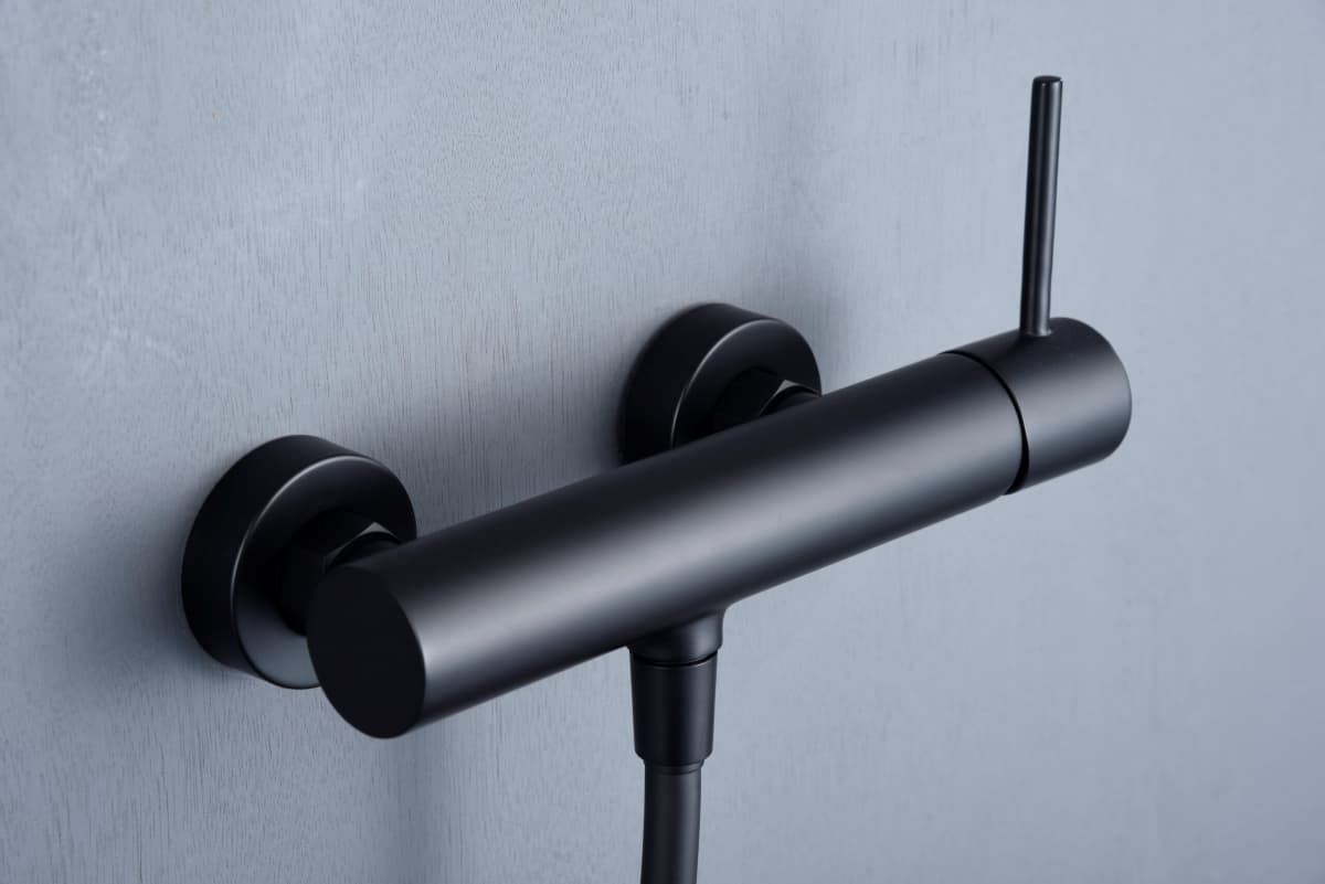 Griferia para ducha monomando serie MONZA acabado negro mate - Imagen 3