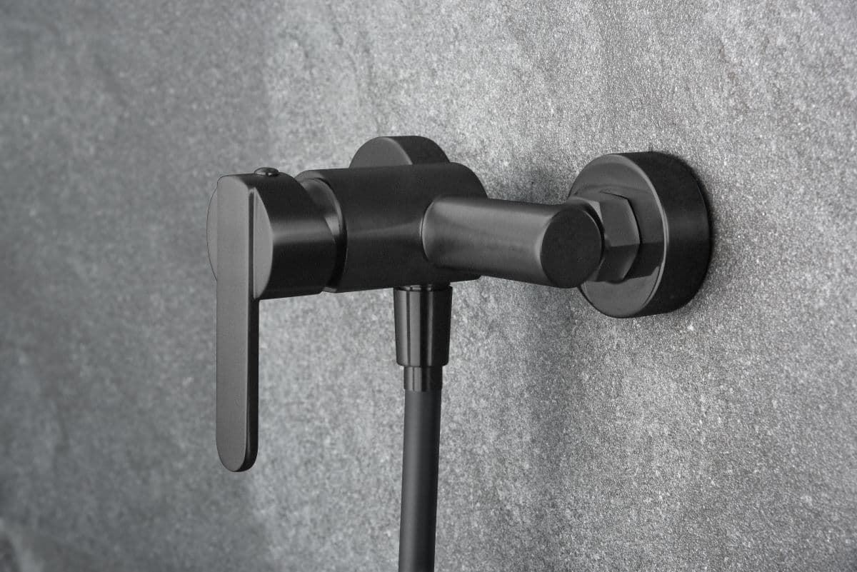 Griferia para ducha monomando serie ROMA acabado negro mate - Imagen 3