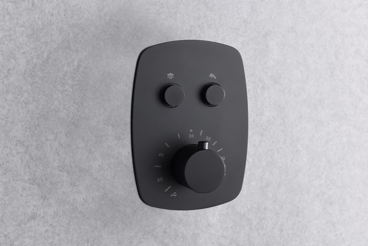 Griferia termostatica empotrada serie HIDRA acabado negro mate - Imagen 3