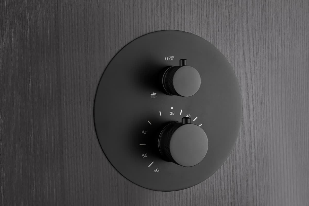 Griferia termostatica empotrada serie LINE acabado negro mate - Imagen 2