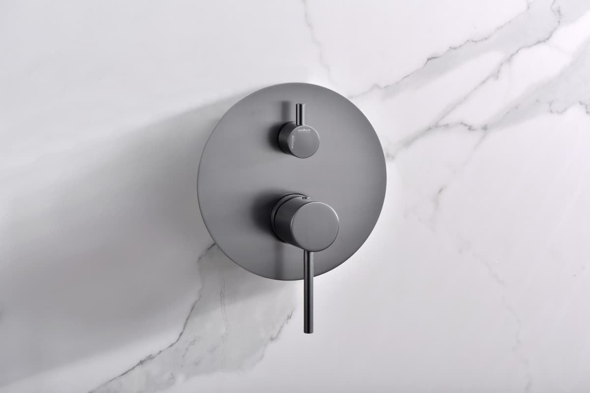 Griferia termostatica empotrada serie MONZA acabado negro gun metal - Imagen 4