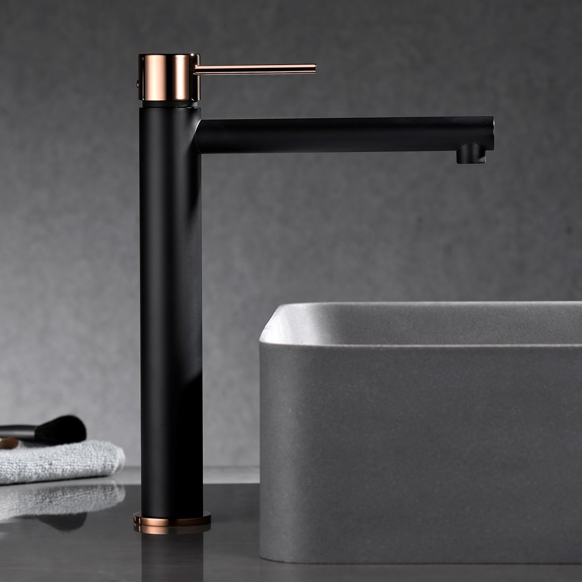 Grifo de lavabo alto monomando serie MILOS acabado oro rosa brillo / negro mate - Imagen 1