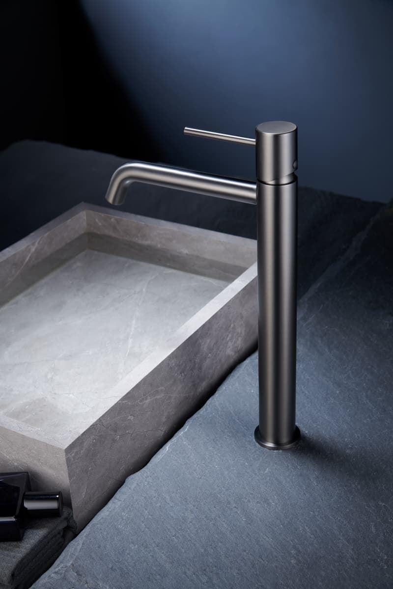 Grifo de lavabo alto monomando serie MONZA acabado black gun metal - Imagen 2