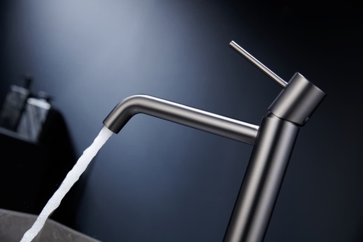 Grifo de lavabo alto monomando serie MONZA acabado negro gun metal - Imagen 5