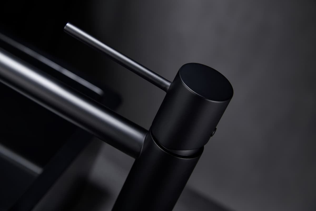 Grifo de lavabo alto monomando serie MONZA acabado negro mate - Imagen 2