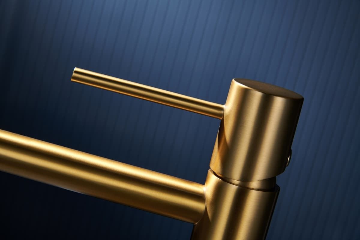 Grifo de lavabo alto monomando serie MONZA acabado oro cepillado - Imagen 4