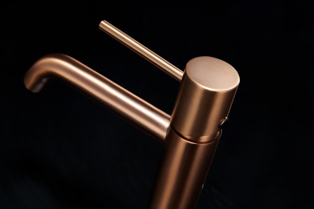 Grifo de lavabo alto monomando serie MONZA acabado oro rosa cepillado - Imagen 4