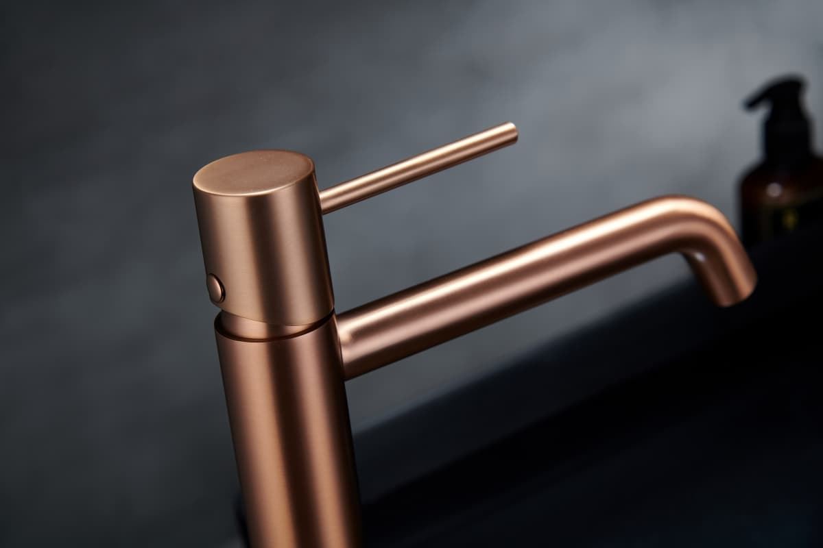 Grifo de lavabo alto monomando serie MONZA acabado oro rosa cepillado - Imagen 4