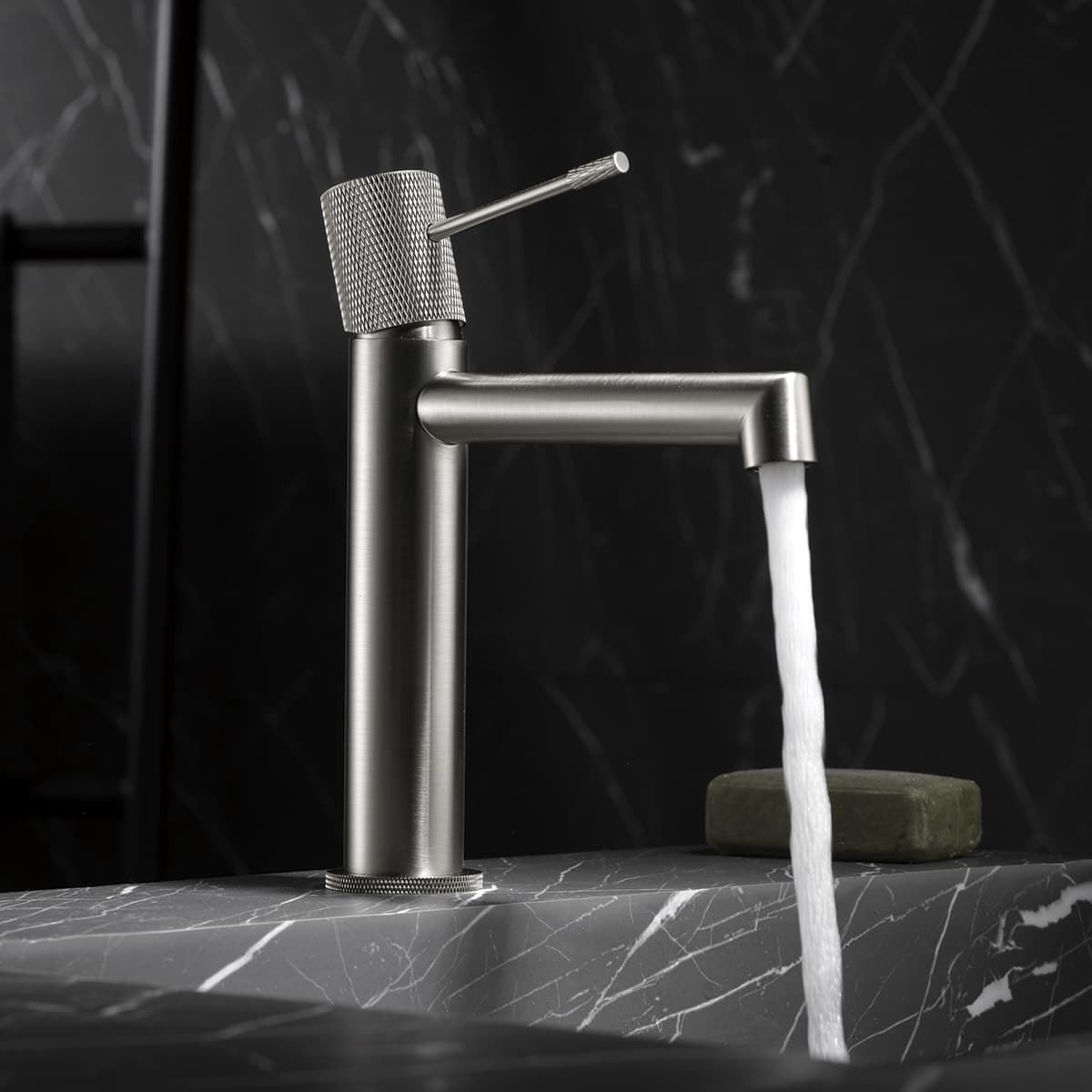 Grifo de lavabo monomando serie LINE acabado niquel cepillado - Imagen 1