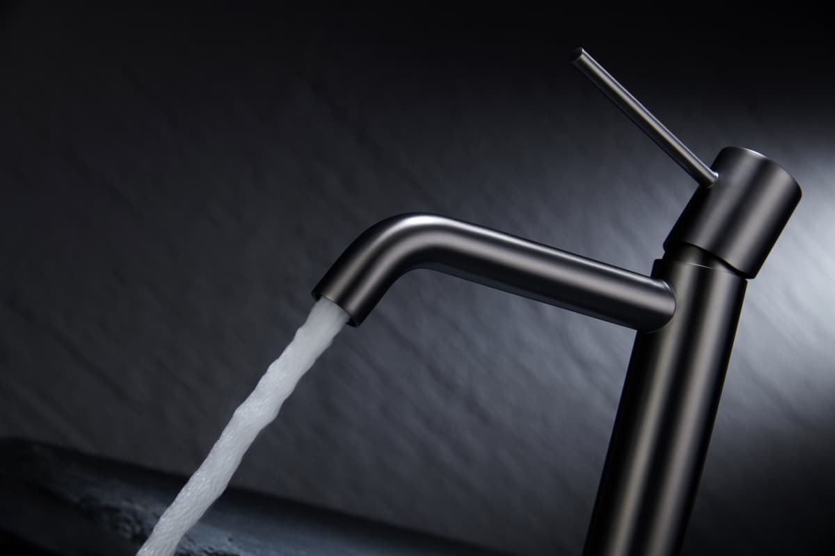 Grifo de lavabo monomando serie MONZA acabado negro gun metal - Imagen 3